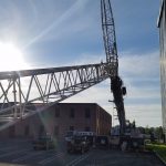 Starting to boom the crane up.