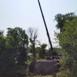 90 tonner with man cage to help secure the first truss.