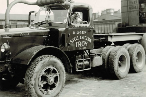 Mullins Rigging our “Bulldog” Mack. Equipped with real Bulldog.