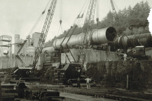 Mullins Rigging setting of 140 ton Kiln section – Kingston, N.Y.