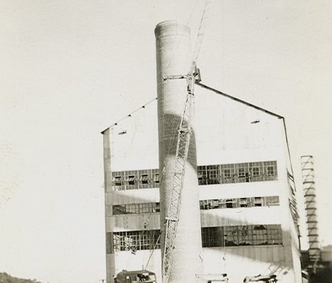 Mullins Rigging smokestack erection – circa 1930