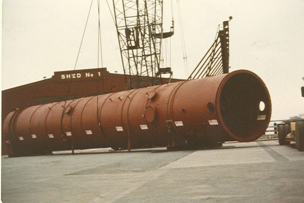 Mullins Rigging unloading and transport of distillation column – Albany, N.Y